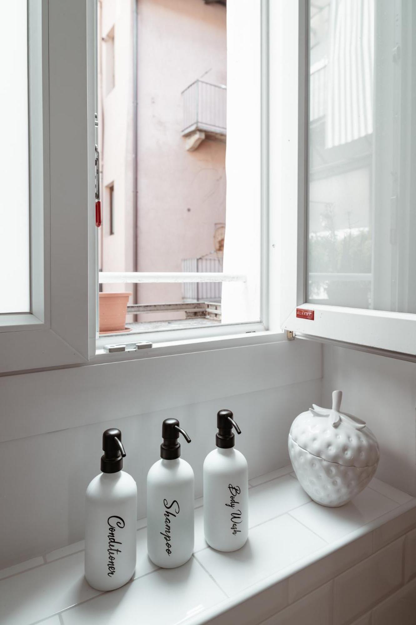Mercanti Modern Flat - Balcony - Torino Centro Екстер'єр фото